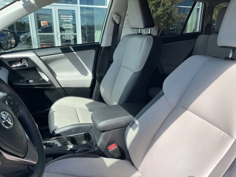 Used 2016 Toyota RAV4 Limited image 4