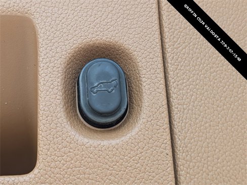 Used 2017 Cadillac Escalade Platinum image 13