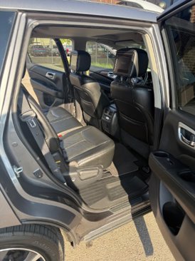 Used 2017 Nissan Pathfinder Platinum image 14