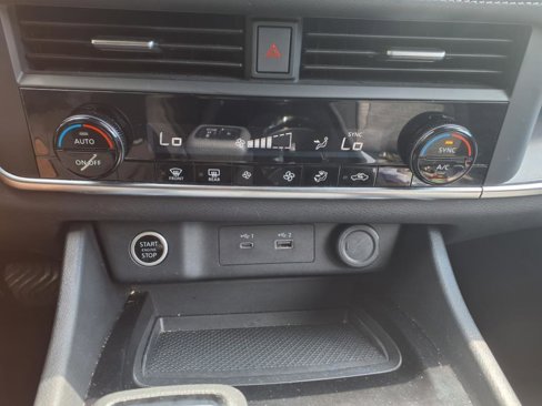 Used 2023 Nissan Rogue SV image 23