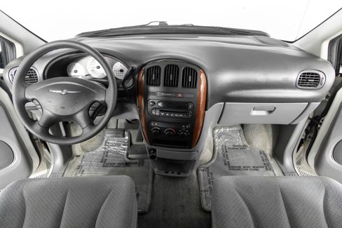 Used 2006 Chrysler Town & Country LX image 32