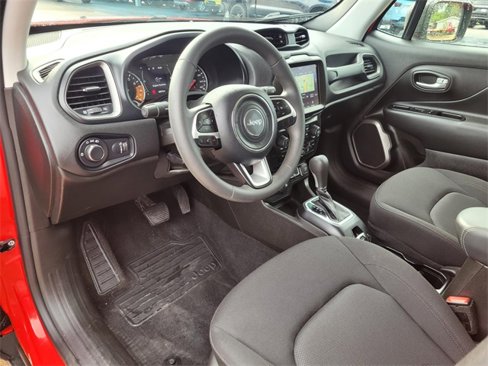 Used 2023 Jeep Renegade Latitude image 2