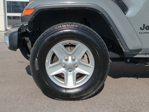 Used 2023 Jeep Gladiator Sport image 13