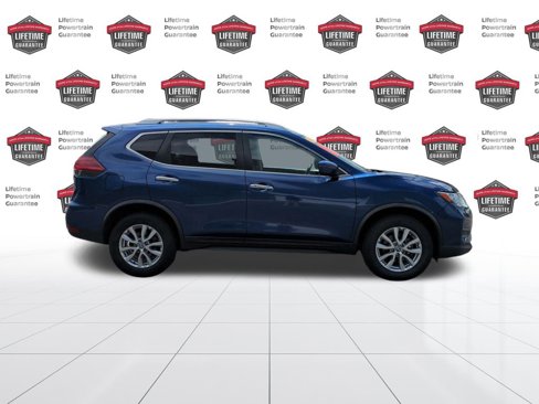 Used 2020 Nissan Rogue SV image 2
