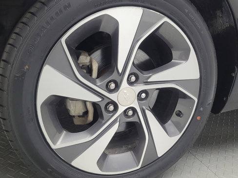 Used 2017 Chevrolet Sonic Premier image 31