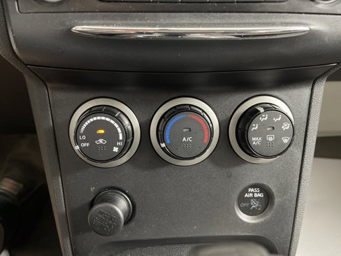 Used 2014 Nissan Rogue S image 23
