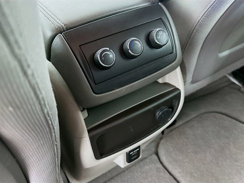 Used 2015 GMC Acadia SLE image 32