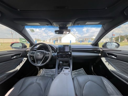 Used 2022 Toyota Avalon Limited image 12