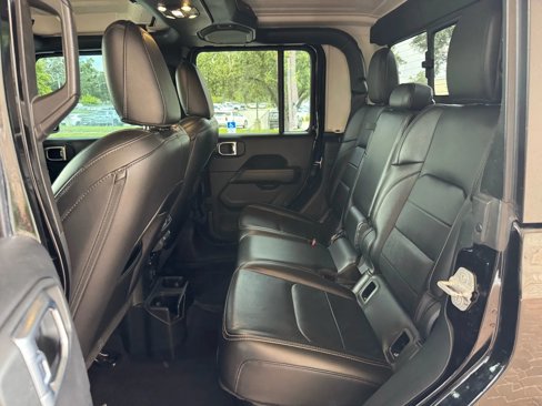 Used 2020 Jeep Gladiator Overland image 17