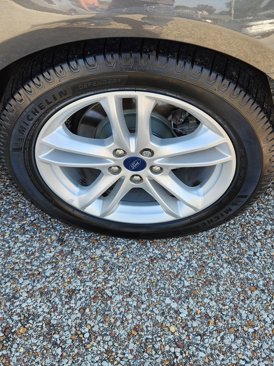 Used 2018 Ford Fusion SE w/ Fusion SE Technology Package image 12