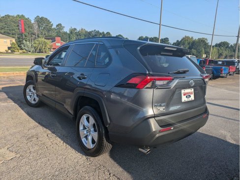 Used 2021 Toyota RAV4 XLE image 11