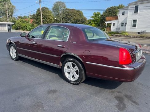 Used 2006 Lincoln Town Car Signature Limited image 4