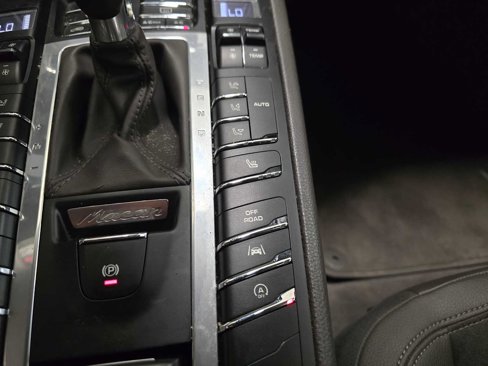 Used 2017 Porsche Macan image 35
