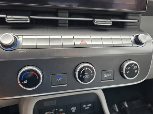 Certified 2024 Hyundai Kona SE image 21