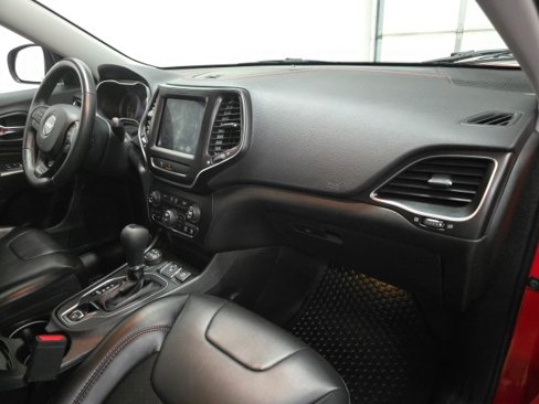 Used 2019 Jeep Cherokee Trailhawk w/ Cold Weather Group image 5
