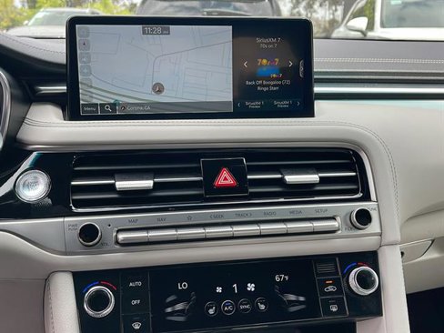 Used 2025 Genesis G70 2.5T image 18
