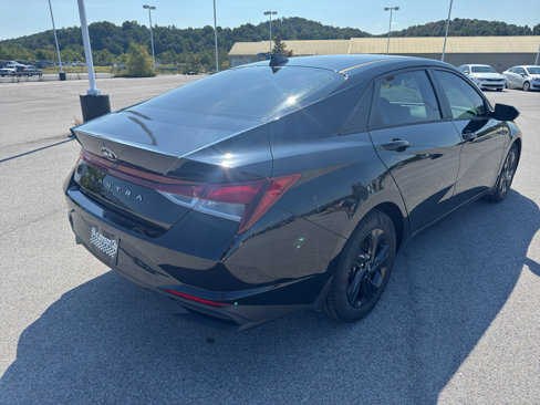Used 2022 Hyundai Elantra SEL w/ Convenience Package image 6