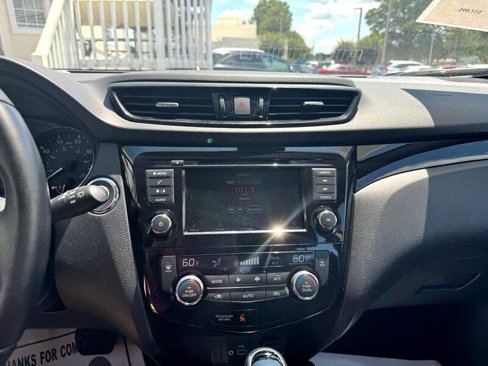 Used 2021 Nissan Rogue Sport SV image 23
