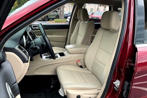 Used 2021 Jeep Grand Cherokee Laredo image 7