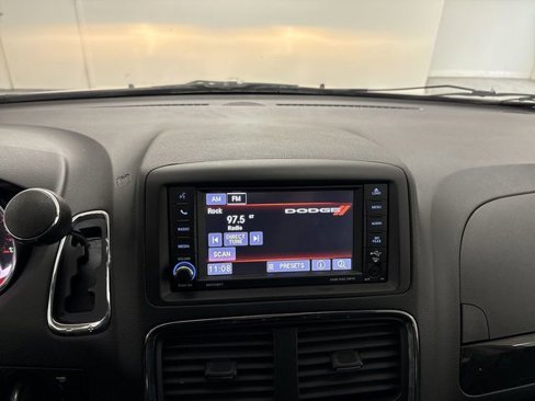 Used 2018 Dodge Grand Caravan SE image 18