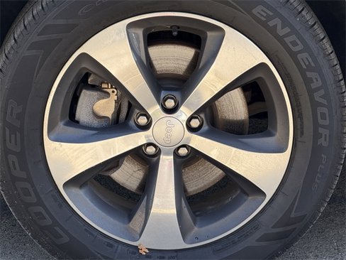Used 2019 Jeep Cherokee Limited image 14