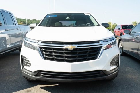 Used 2023 Chevrolet Equinox LS image 2