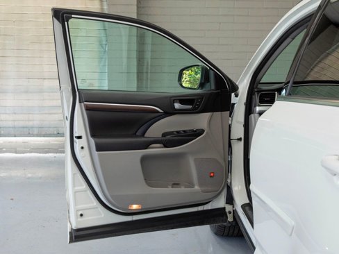 Used 2016 Toyota Highlander Limited image 30