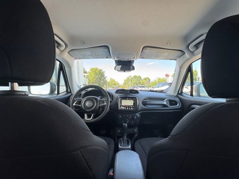 Used 2023 Jeep Renegade Latitude image 18