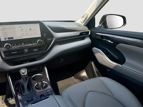 Used 2023 Toyota Highlander Limited image 23