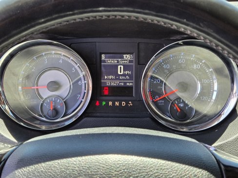 Used 2016 Chrysler Town & Country Limited image 18