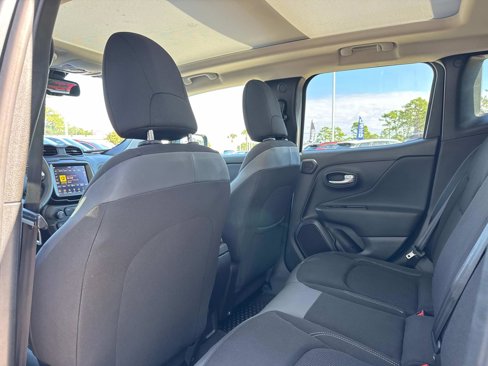Certified 2023 Jeep Renegade Altitude w/ Sun/Sound Group image 15