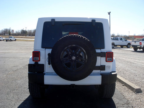 Used 2016 Jeep Wrangler Unlimited Sahara w/ Connectivity Group image 7