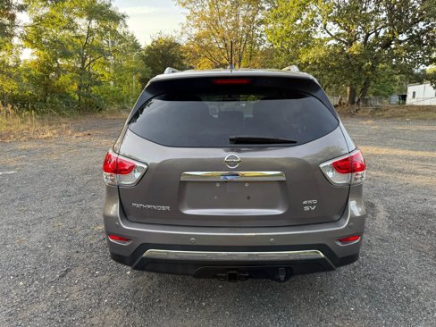 Used 2014 Nissan Pathfinder SV image 6