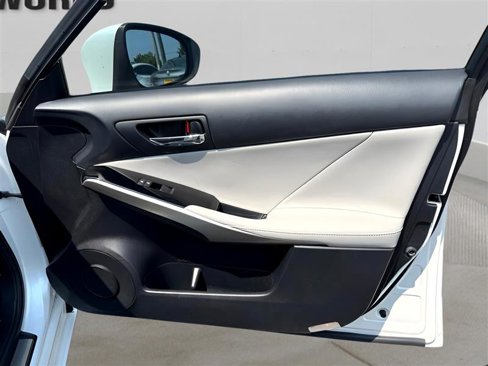 Used 2016 Lexus IS 200t image 30
