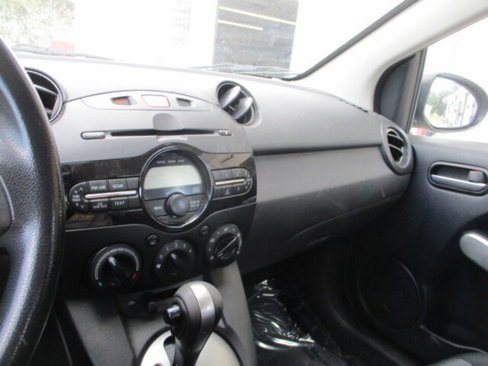 Used 2014 MAZDA MAZDA2 Sport image 33