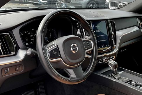 Used 2019 Volvo XC60 T5 Momentum w/ Multimedia Package image 16