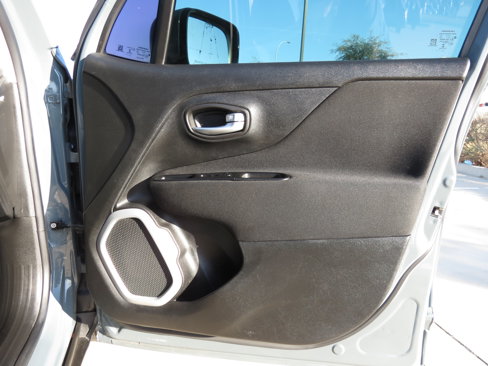 Used 2018 Jeep Renegade Latitude w/ Popular Equipment Group image 24