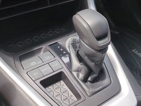 Used 2021 Toyota RAV4 LE image 25