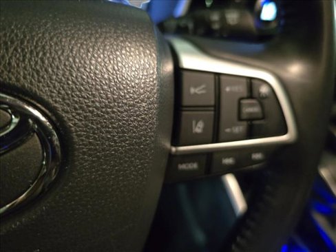 Used 2022 Toyota Highlander XLE image 21