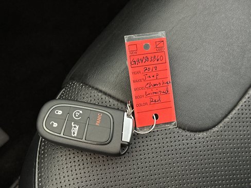 Used 2019 Jeep Cherokee Limited image 30