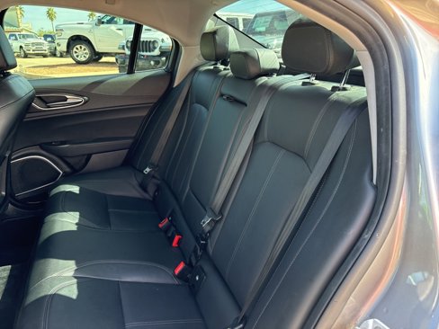 Used 2018 Alfa Romeo Giulia image 18