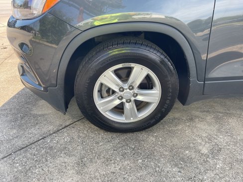 Used 2019 Chevrolet Trax LS w/ Tint and Cruise Package image 4