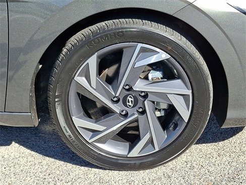 Certified 2025 Hyundai Elantra SEL image 8