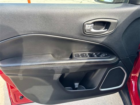 Used 2018 Jeep Compass Latitude image 17