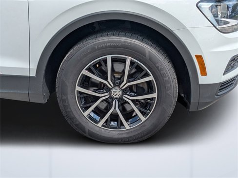Certified 2021 Volkswagen Tiguan SE w/ Panoramic Sunroof Package image 11