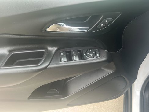 Used 2020 Chevrolet Equinox LT image 12