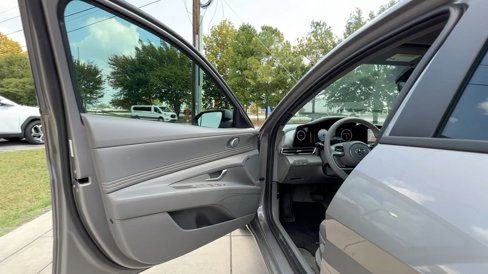 Used 2023 Hyundai Elantra SEL w/ Convenience Package image 35