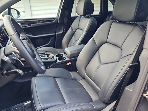 Used 2024 Porsche Macan image 5