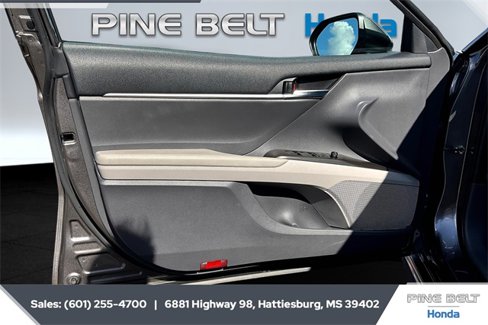 Used 2022 Toyota Camry SE image 17