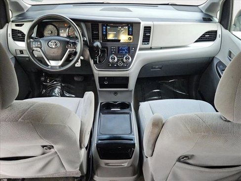 Used 2015 Toyota Sienna LE image 17